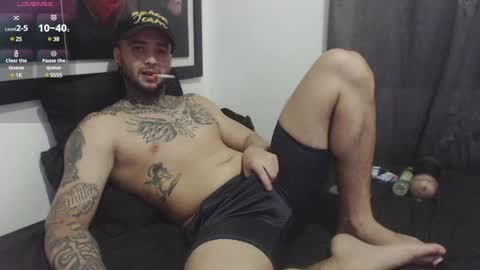 Snapshot of maxi_rogger chatting on February 26, 3:32 am maxi rogger online show from February 26, 3:32 am