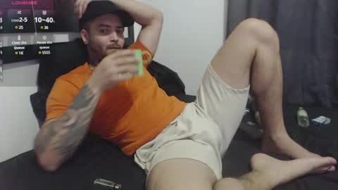 Snapshot of maxi_rogger chatting on March 12, 2:30 am maxi rogger online show from March 12, 2:30 am
