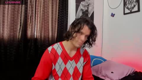 Snapshot of maxi_styles chatting on December 6, 7:12 pm Alex online show from December 6, 7:12 pm