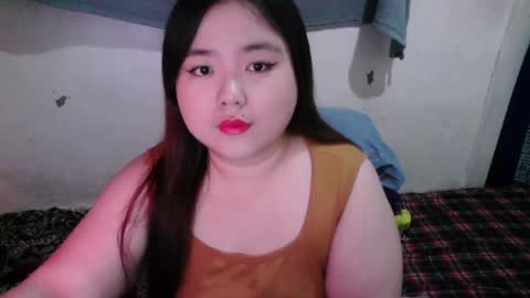 Snapshot of maxie_cat chatting on December 2, 11:34 am Maxie online show from December 2, 11:34 am