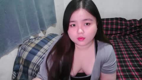 Snapshot of maxie_cat chatting on February 26, 12:25 pm Maxie online show from February 26, 12:25 pm