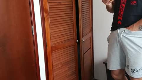 Snapshot of maxiiboy_rifle chatting on June 9, 5:46 pm Silence and enjoy online show from June 9, 5:46 pm