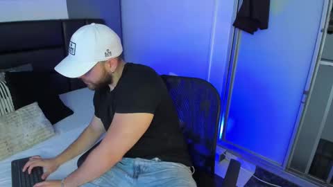 Maximo Wolf online show from February 21, 2:50 am