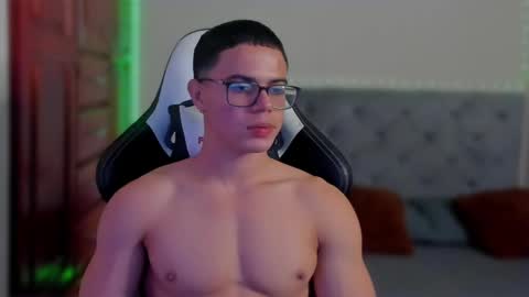 Snapshot of maxiimus__ chatting on January 4, 11:48 pm Maximus online show from January 4, 11:48 pm