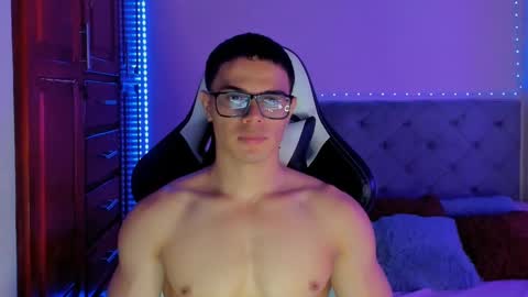Snapshot of maxiimus__ chatting on February 1, 6:54 am Maximus online show from February 1, 6:54 am