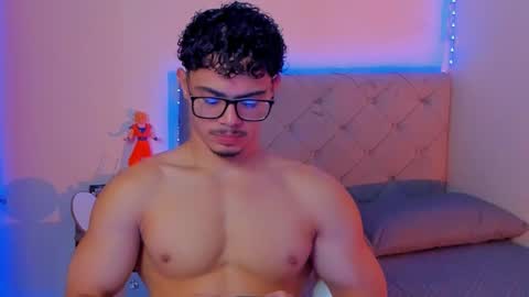 Snapshot of maxiimus__ chatting on September 18, 7:43 am Maximus online show from September 18, 7:43 am