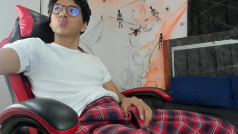 Maximiliano online show from October 28, 8:00 pm