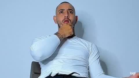 Snapshot of maximo004 chatting on February 15, 11:41 am Maximo online show from February 15, 11:41 am