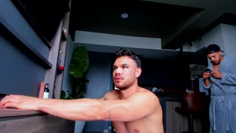 maximo_and_marcelo online show from May 12, 12:02 pm