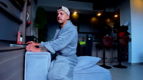 maximo_and_marcelo online show from May 15, 12:01 pm