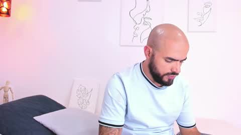 Snapshot of maximo_di_santi chatting on October 19, 11:49 pm M A X I M O online show from October 19, 11:49 pm