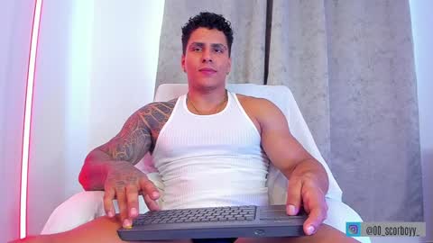 Snapshot of maximoscott_ chatting on February 3, 2:13 pm Maximoscott online show from February 3, 2:13 pm