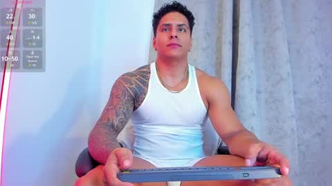 Snapshot of maximoscott_ chatting on February 5, 12:27 pm Maximoscott online show from February 5, 12:27 pm