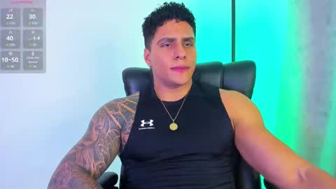 Snapshot of maximoscott_ chatting on February 19, 9:03 pm Maximoscott online show from February 19, 9:03 pm