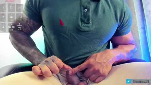 Snapshot of maximoscott_ chatting on February 20, 8:47 pm Maximoscott online show from February 20, 8:47 pm