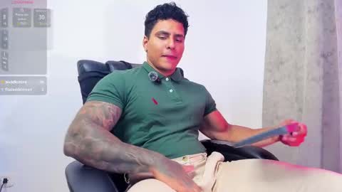 Snapshot of maximoscott_ chatting on March 1, 6:32 pm Maximoscott online show from March 1, 6:32 pm