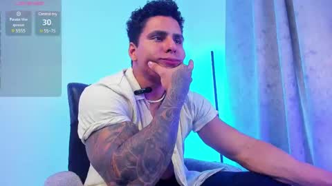 Snapshot of maximoscott_ chatting on March 7, 6:43 pm Maximoscott online show from March 7, 6:43 pm