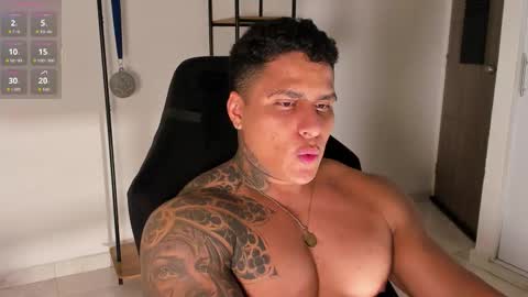 Snapshot of maximoscott_ chatting on September 15, 11:38 pm Maximoscott online show from September 15, 11:38 pm