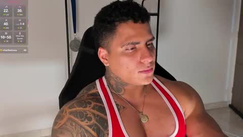 Snapshot of maximoscott_ chatting on September 18, 7:38 pm Maximoscott online show from September 18, 7:38 pm