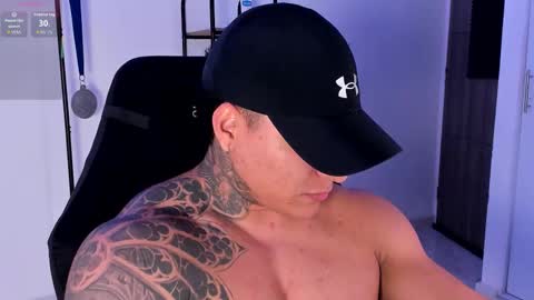 Snapshot of maximoscott_ chatting on October 15, 1:06 am Maximoscott online show from October 15, 1:06 am