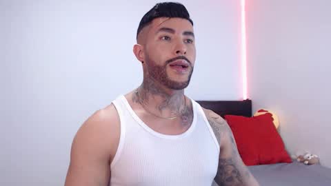 Independent Model online show from November 23, 3:50 am