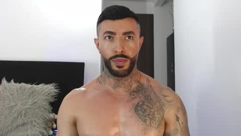 Independent Model online show from May 18, 4:07 am
