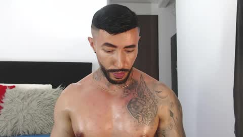 Independent Model online show from May 20, 4:29 am