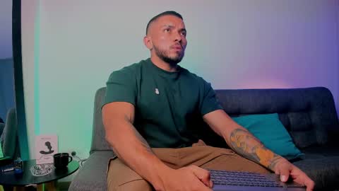Snapshot of maximusclark1 chatting on February 17, 1:04 am maximus clark new account online show from February 17, 1:04 am