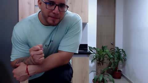 Snapshot of maximussantorini chatting on February 4, 3:12 am maximus online show from February 4, 3:12 am