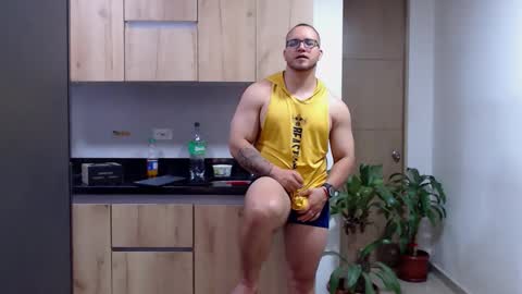 Snapshot of maximussantorini chatting on February 5, 1:43 am maximus online show from February 5, 1:43 am