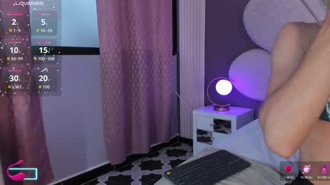 Maxi Rogers online show from December 4, 11:30 am