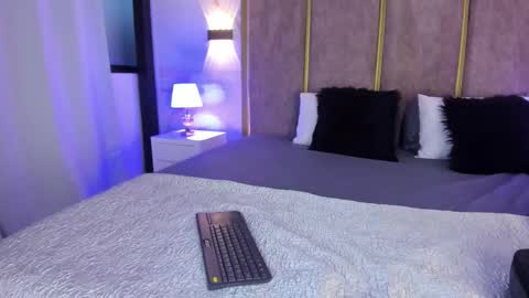 Snapshot of maxirogers chatting on February 19, 11:28 am Maxi Rogers online show from February 19, 11:28 am