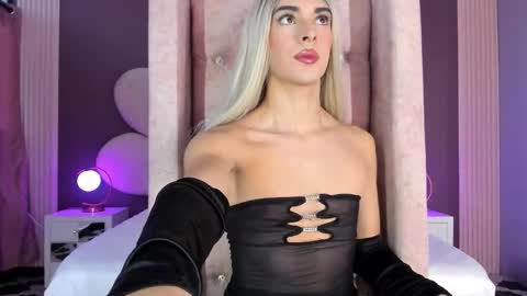 Snapshot of maxirogers chatting on March 20, 11:26 am Maxi Rogers online show from March 20, 11:26 am