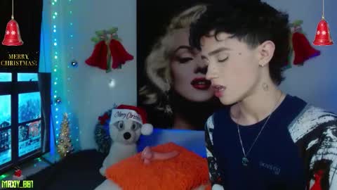 Max online show from December 15, 9:52 pm