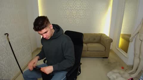 MaxKaiden online show from November 11, 6:02 am