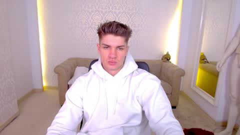 Snapshot of maxkaiden chatting on April 11, 9:13 am MaxKaiden online show from April 11, 9:13 am