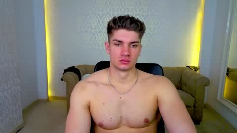 Snapshot of maxkaiden chatting on April 21, 5:36 am MaxKaiden online show from April 21, 5:36 am