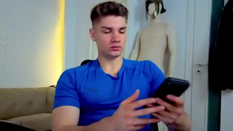 Snapshot of maxkaiden chatting on May 5, 4:31 am MaxKaiden online show from May 5, 4:31 am