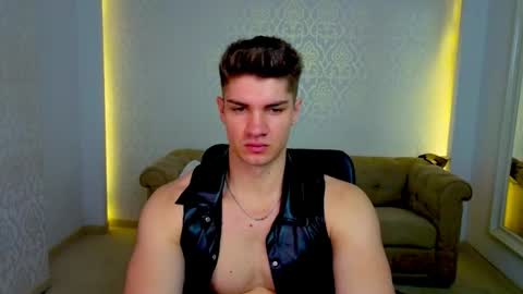 Snapshot of maxkaiden chatting on May 13, 5:38 am MaxKaiden online show from May 13, 5:38 am