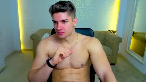 Snapshot of maxkaiden chatting on May 14, 6:09 am MaxKaiden online show from May 14, 6:09 am