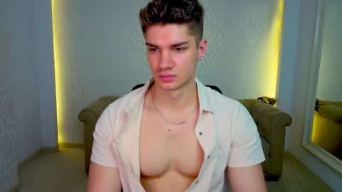 Snapshot of maxkaiden chatting on May 16, 5:15 am MaxKaiden online show from May 16, 5:15 am