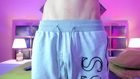 Max Owen  online show from December 5, 9:28 pm