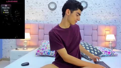 Max Owen  online show from December 19, 6:23 pm