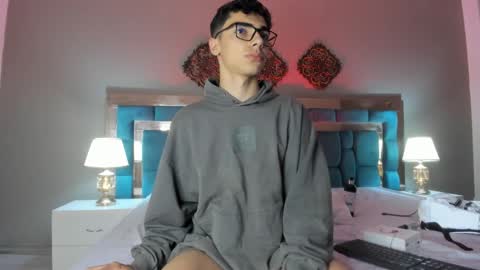 Max Owen  online show from December 30, 12:54 am