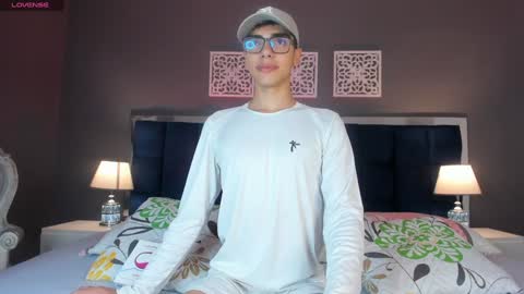 Max Owen  online show from January 11, 7:27 pm