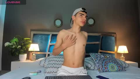 Max Owen  online show from January 30, 7:48 pm