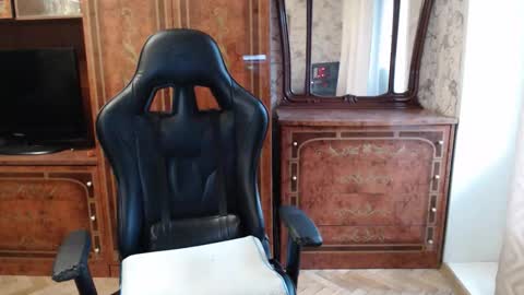 Max online show from November 4, 9:19 am