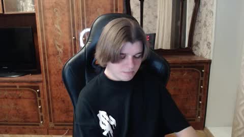 Max online show from December 2, 2:23 pm