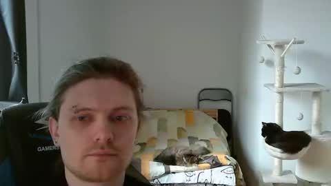 Snapshot of maxs_93 chatting on October 6, 9:07 am maxs_93 online show from October 6, 9:07 am