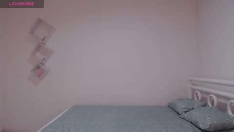 Max online show from December 21, 5:42 pm